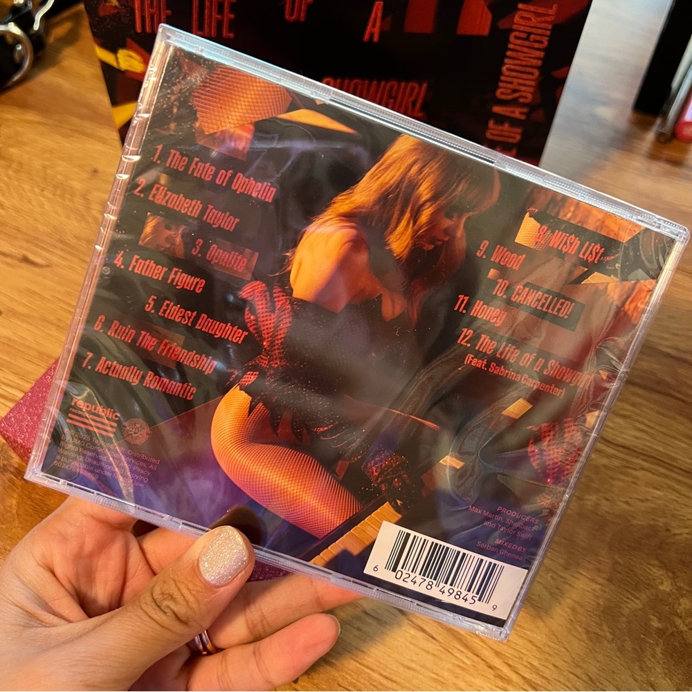 THE LIFE OF A SHOWGIRL: IT'S FRIGHTENING EDITION LIMITED RELEASE DELUXE CD - Picture 4 of 10